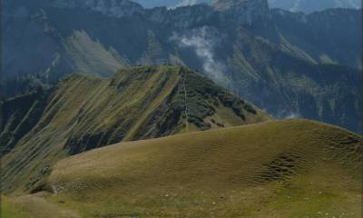 Vue sur la crête des Essettes et les Tours d´Aï