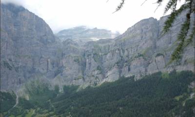 Vue sur la Gemmi pedant la montée