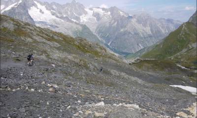 Début de la descente, les lacs de Fenêtre en point de mire