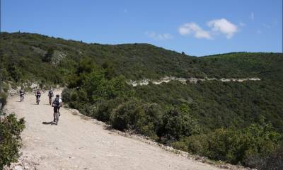 La piste menant à la crête du grand Lubéron