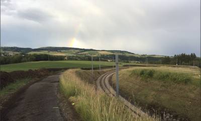 arc de train et arc en ciel