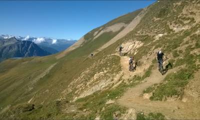 Le sentier qui mène au Saflischpass